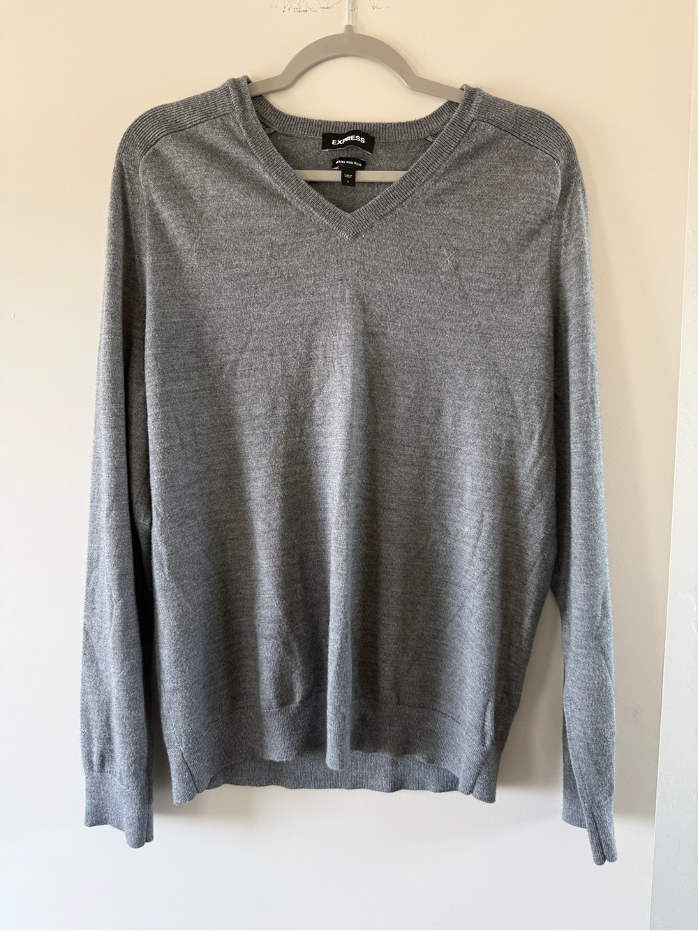 Express Men's Light Gray V-Neck Sweater